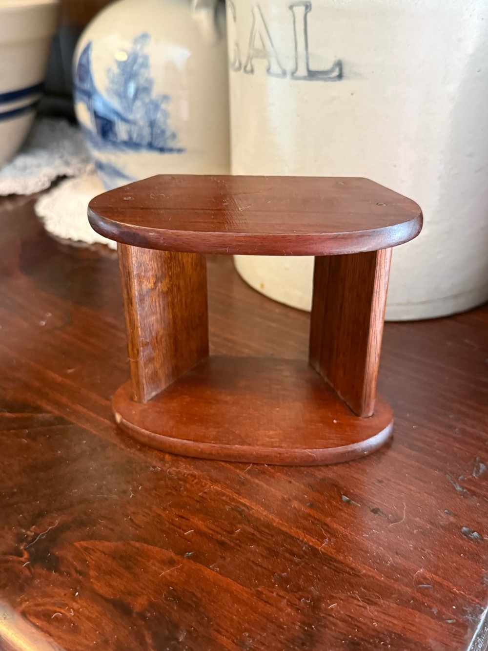 Vintage tiny wood trinket shelf. - Picture 2 of 8